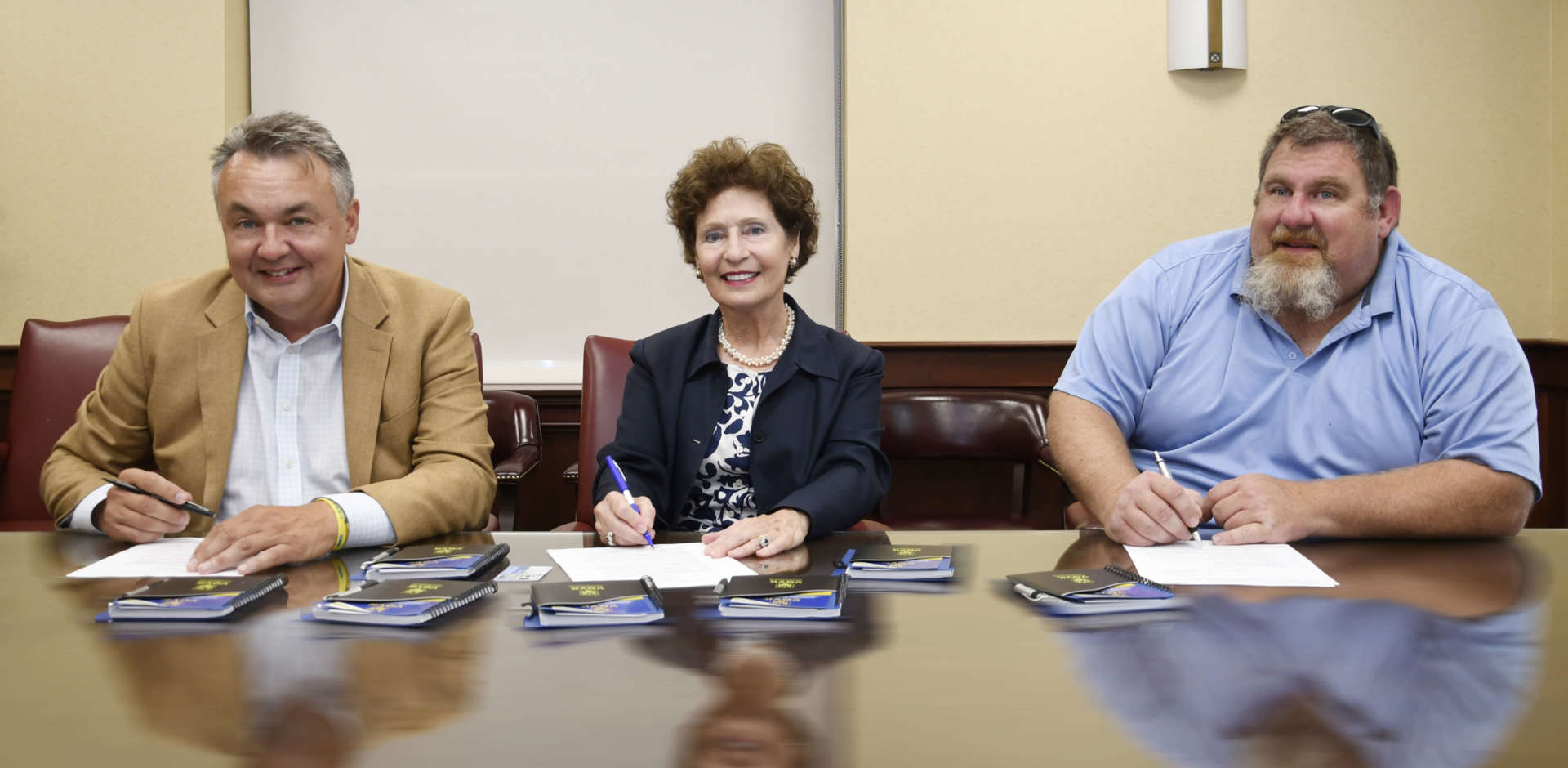 Photo of Yurij Wowczuk, Dr. Mary J.C. Hendrix, and Boryz Wowczuk signing agreement.